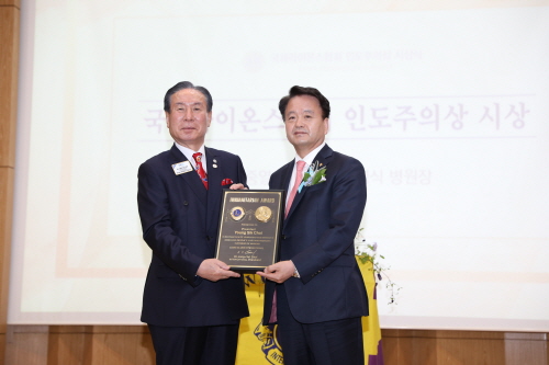 고신대병원 최영식 병원장  세계적 봉사상 라이온스 인도주의상 수상