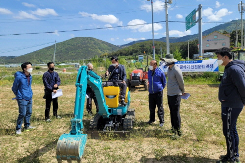 거제시, 농업인 대상 농업용 굴삭기  안전운전 교육실시